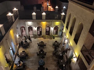 Laleh cafè کافه لاله ( عمارت تاریخی مبارکی)