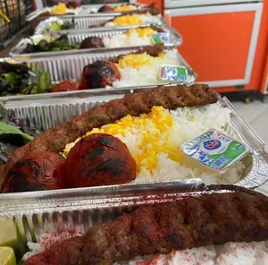 تهیه غذای شاندیز