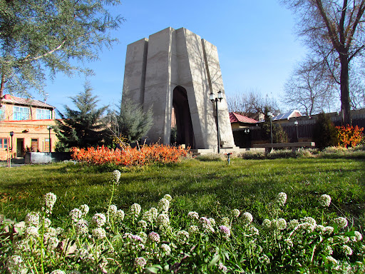 آرامگاه اوحدی مراغه ای