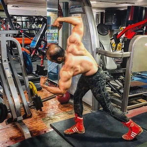 باشگاه بدنسازي و فيتنس و كراس فيت