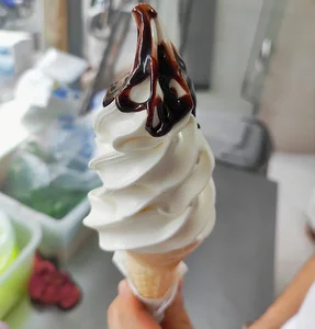 بستنی فروشی عمو بایرام