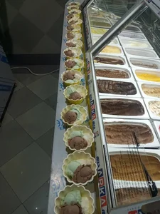 آبمیوه و بستنی لبخند