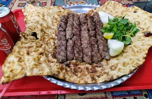 نان داغ کباب داغ حیدربابا