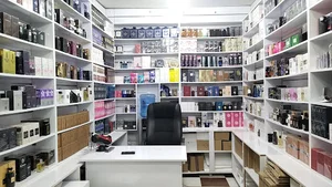 گالری عطر و ادکلن عزیزپور