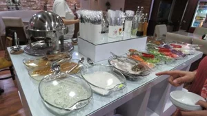 رستوران و بیرون‌بر پردیس 4