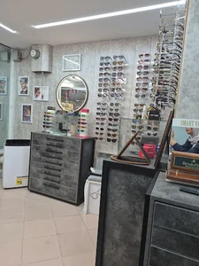 عینک سازی و تعمیر عینک صادقیان