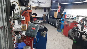 خدمات رینگ و لاستيک بعثت(پنچرگیری)