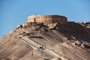 دخمه زرتشتیان