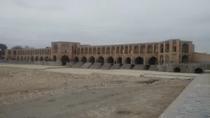 ایستگاه اتوبوس پل بزرگمهر