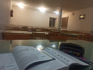 کتابخانه و فرهنگسرای وکیلی