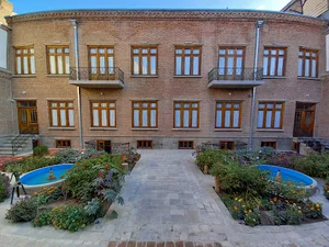 تجارتخانه هاشمی مهر ( موزه فرش و کیلیم)