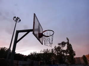 زمین بسکتبال پارک