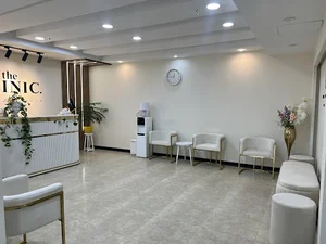 کلینیک ریحانا، دکتر ریحانه قادری (کاشت ابرو در کرج)