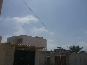 سالن ورزشی مدرسه
