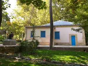 کوشک باغ وکیل آباد