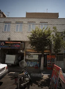تعمیرگاه اتومبیل پدر و پسر