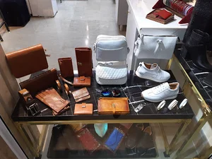 فروشگاه چرم هدیه