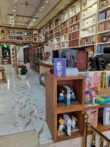 کتاب‌فروشی بلوط