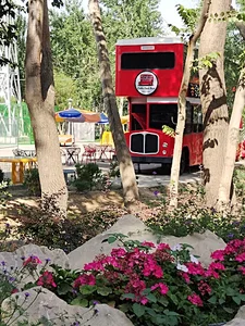 Red bus Cafe & Restaurant