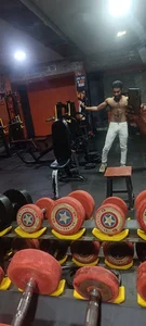 باشگاه بدنسازی مردان آهنین