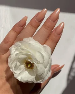 کاشت ناخن مریم برزکار