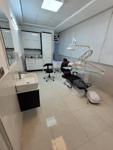 مطب دندانپزشکی دکتر پدرام پاکروان