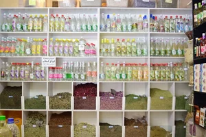 عطاری مادر