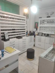 معاینه چشم و عینک سازی چشمک 3