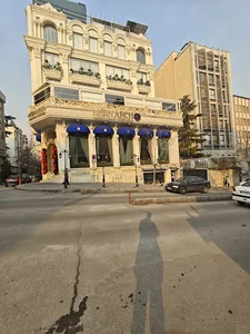 رستوران عمارت مونارچ