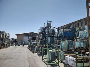 شیشه اتومبیل خاوران
