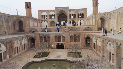 مدرسه آقا بزرگ کاشان