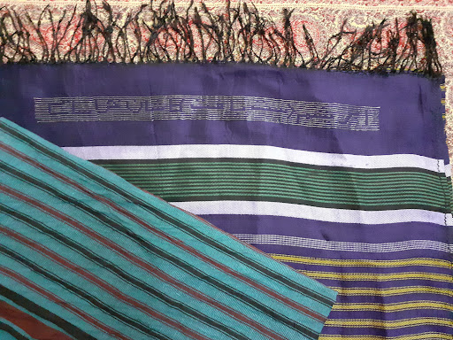 کارگاه شعربافی شال و پارچه ابریشم خراسانی زاده