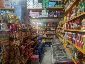 سوپر مارکت سِوِن با مدیریت عباسی