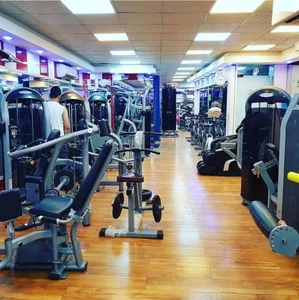 باشگاه بدن سازی سیب سبز