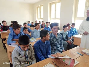 د خدرخيلو متوسطه ښوونځی