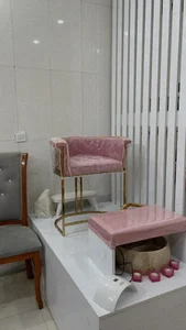 سالن خدمات تخصصی ناخن صورتی_pink nail 2