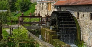 منبع آب شهر بهارستان