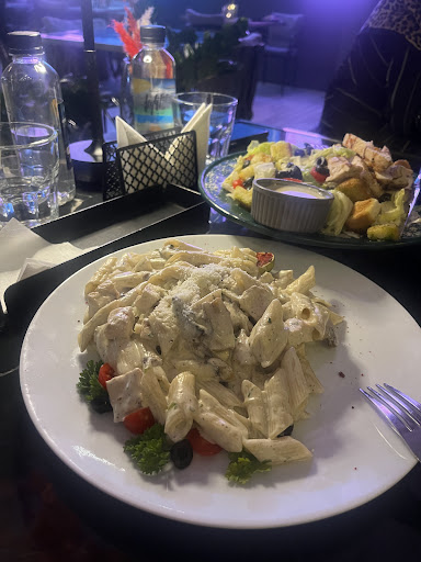 کافه رستوران بالکنی ارومیه