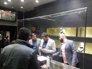نصب طلق و شیشهٔ جداکننده و پردهٔ مگنتی در امامت 3