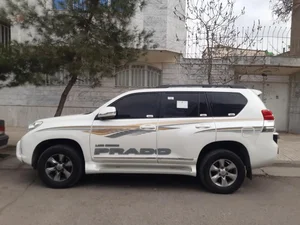 شبرنگ استیکر خط کشی انواع وانت تویوتا هایلوکس پرادوو لندکروزر نیسان پیکاپ و نیسان ریچ هنرکده حسین زاده 3