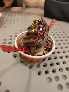کافه بستنی فریژن 5