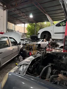 تعمیرگاه کلینیک مرکزی رنو 5