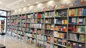 کتاب فروشی برگ 5