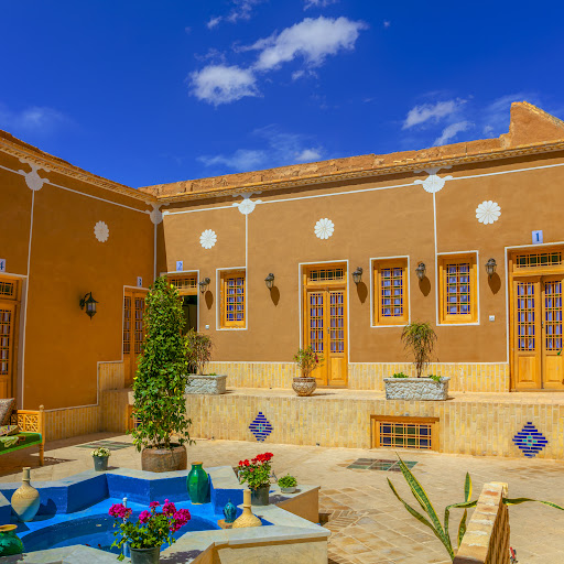 اقامتگاه سنتی شمعدونی