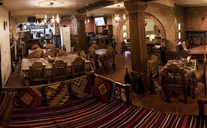سرای سنتی سیمرغ آبی