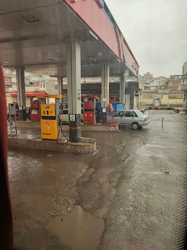 جایگاه بنزین و گازوئیل بازرگان