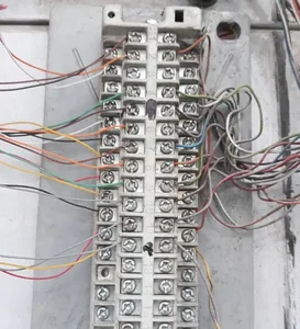 برق‌کار ساختمان در باغ فیض 2