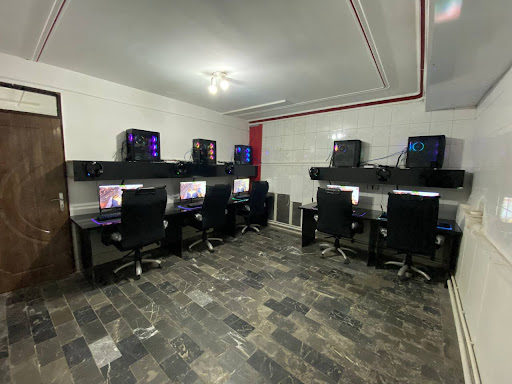 گیم سنتر ققنوس