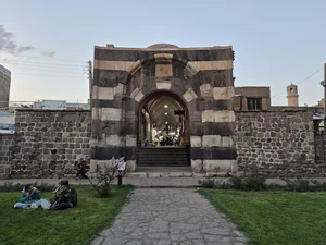 دروازه سنگی