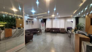 درمانگاه پوست و مو آفرینش 4